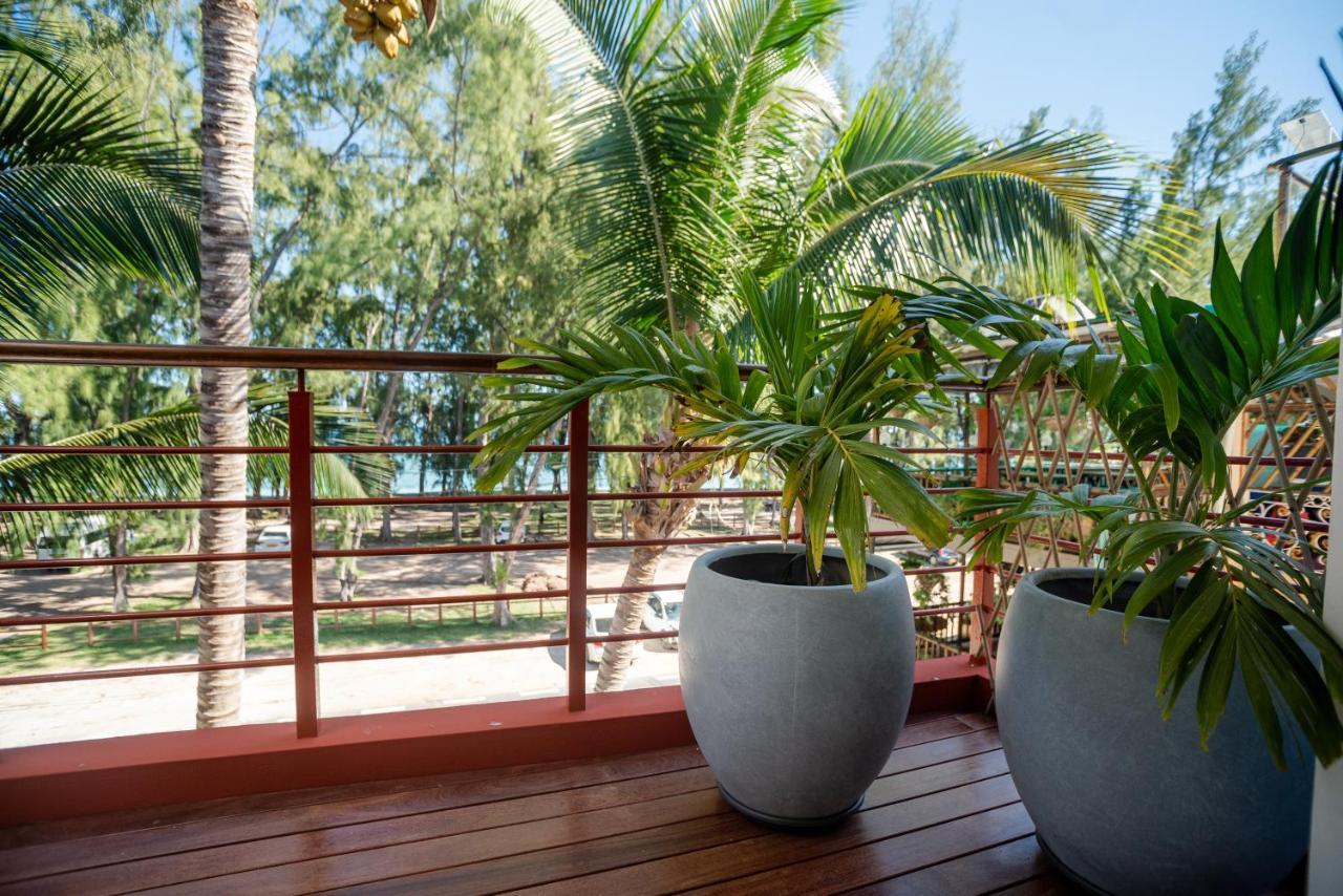 Blue Coral Beachfront Penthouse Flic-en-Flacq Exterior foto