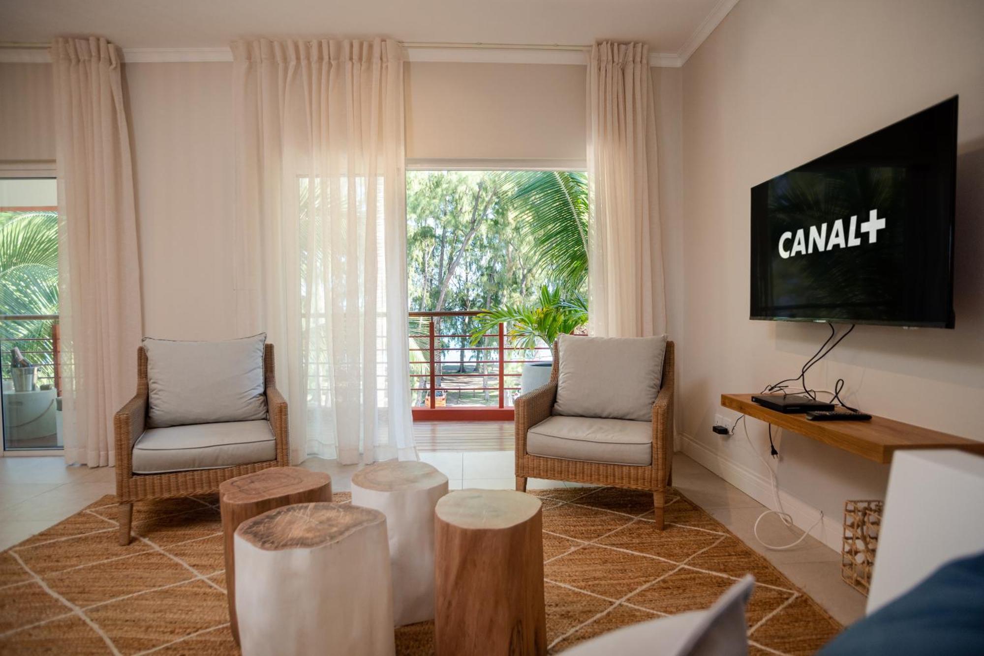 Blue Coral Beachfront Penthouse Flic-en-Flacq Exterior foto